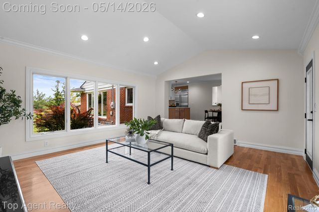 6739 White Pine Court, Bloomfield Hills, MI 48301