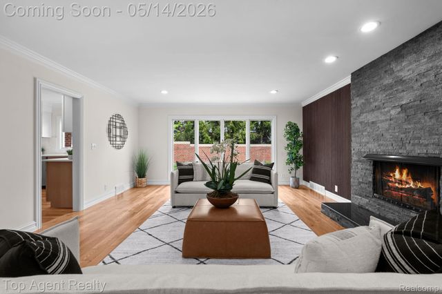 6739 White Pine Court, Bloomfield Hills, MI 48301