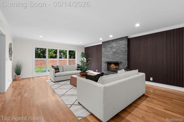 6739 White Pine Court, Bloomfield Hills, MI 48301