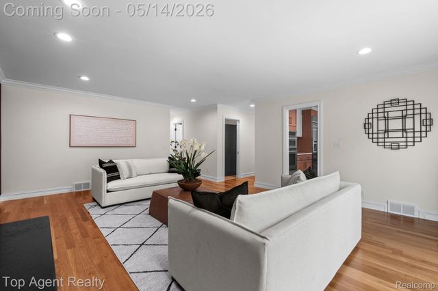 6739 White Pine Court, Bloomfield Hills, MI 48301
