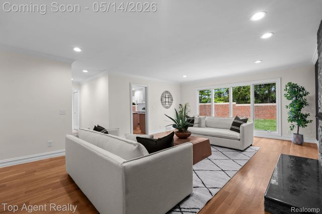 6739 White Pine Court, Bloomfield Hills, MI 48301