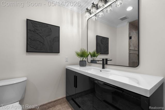 6739 White Pine Court, Bloomfield Hills, MI 48301