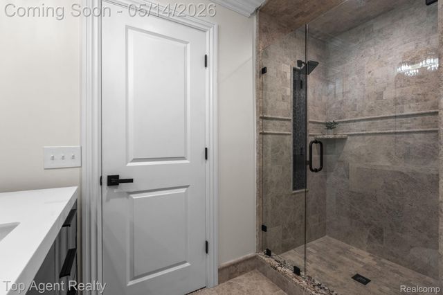 6739 White Pine Court, Bloomfield Hills, MI 48301
