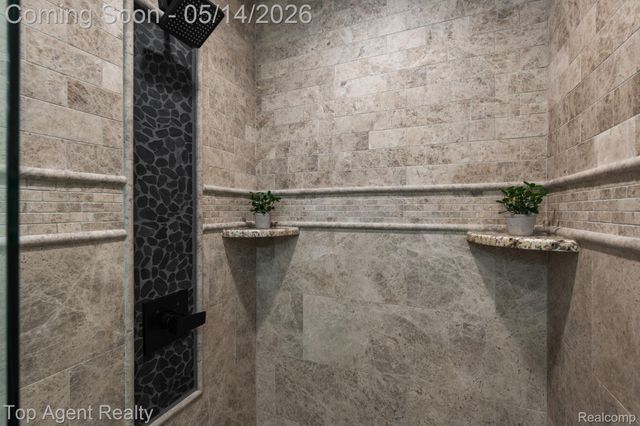 6739 White Pine Court, Bloomfield Hills, MI 48301