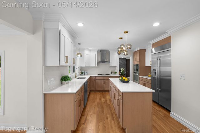 6739 White Pine Court, Bloomfield Hills, MI 48301