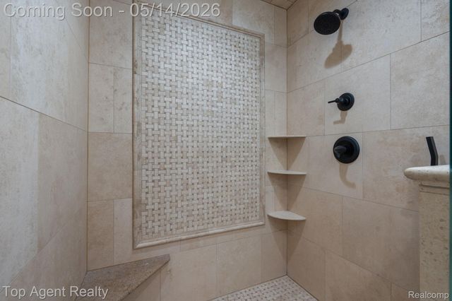 6739 White Pine Court, Bloomfield Hills, MI 48301