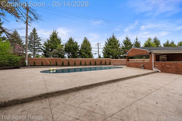 6739 White Pine Court, Bloomfield Hills, MI 48301