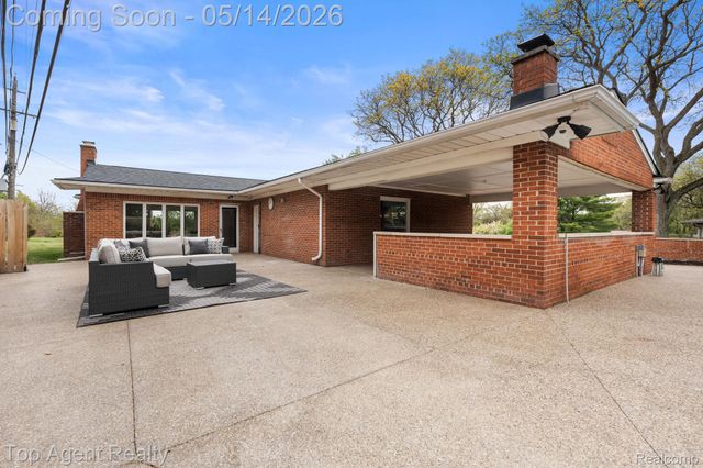 6739 White Pine Court, Bloomfield Hills, MI 48301