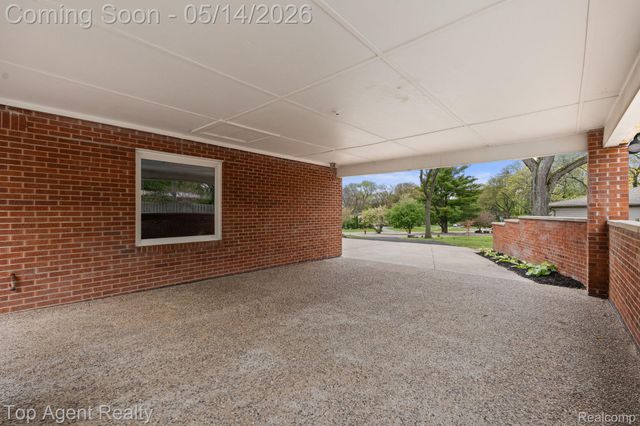 6739 White Pine Court, Bloomfield Hills, MI 48301