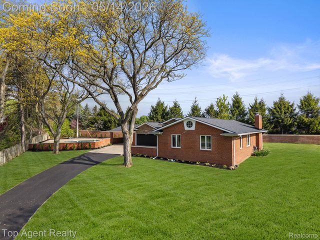 6739 White Pine Court, Bloomfield Hills, MI 48301