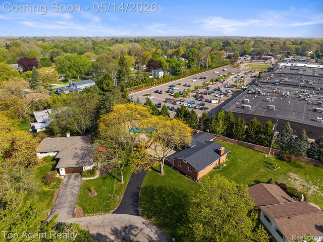 6739 White Pine Court, Bloomfield Hills, MI 48301