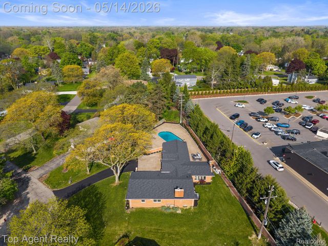 6739 White Pine Court, Bloomfield Hills, MI 48301