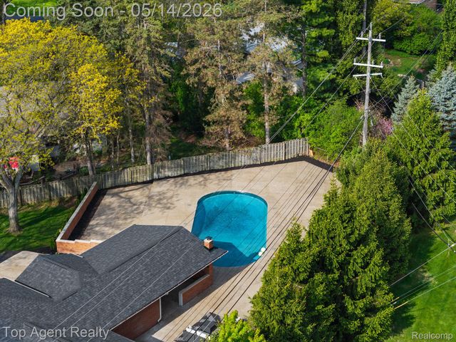 6739 White Pine Court, Bloomfield Hills, MI 48301