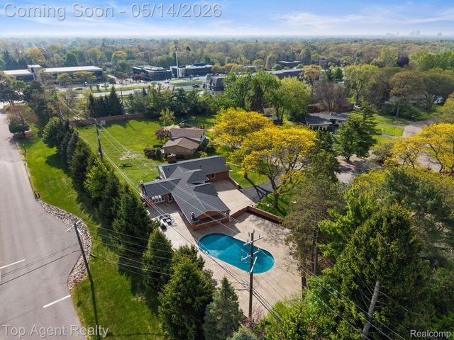 6739 White Pine Court, Bloomfield Hills, MI 48301