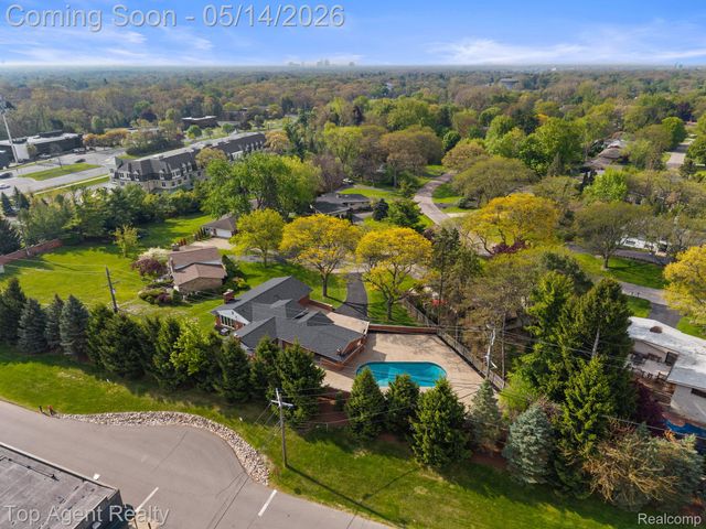 6739 White Pine Court, Bloomfield Hills, MI 48301