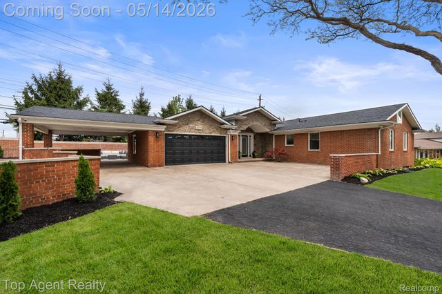 6739 White Pine Court, Bloomfield Hills, MI 48301
