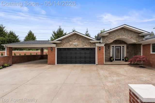 6739 White Pine Court, Bloomfield Hills, MI 48301