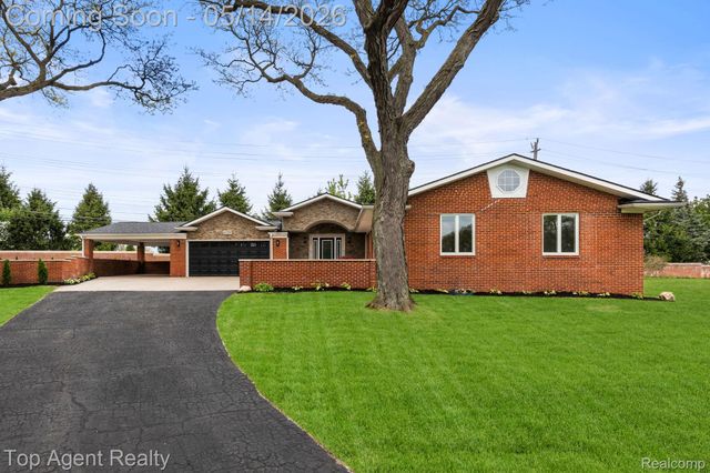 6739 White Pine Court, Bloomfield Hills, MI 48301