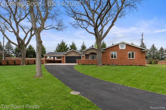 6739 White Pine Court, Bloomfield Hills, MI 48301
