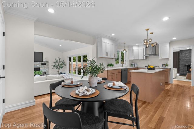 6739 White Pine Court, Bloomfield Hills, MI 48301