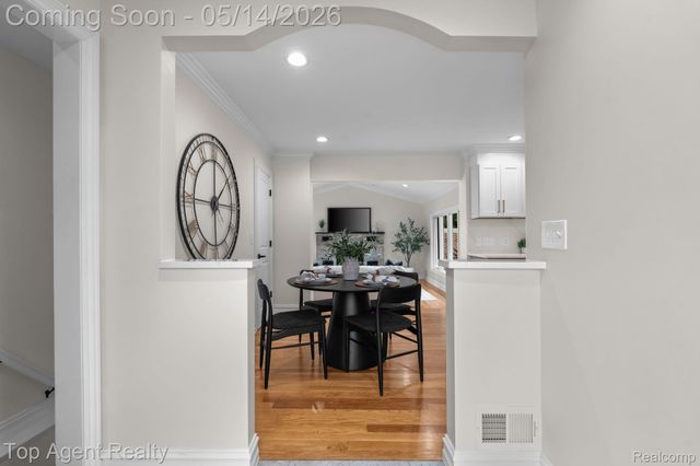 6739 White Pine Court, Bloomfield Hills, MI 48301
