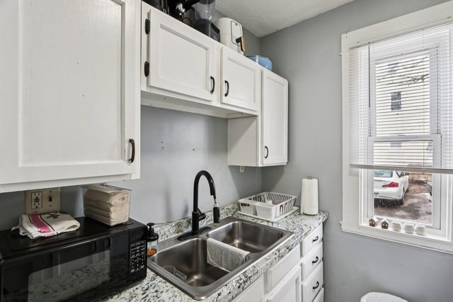 424 Cedar Street, Manchester, NH 03103