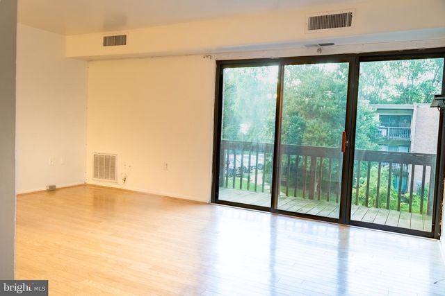 10724 WEST DR #302, Fairfax, VA 22030