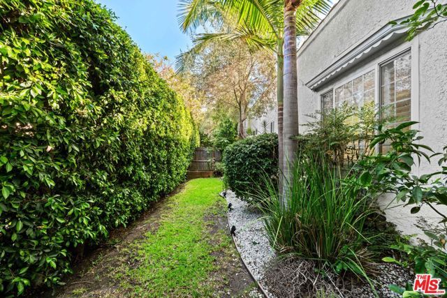 803 S Sycamore Avenue, Los Angeles, CA 90036