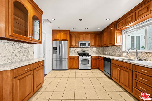 803 S Sycamore Avenue, Los Angeles, CA 90036