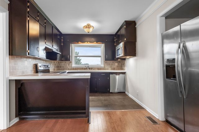 3070 Dover Rd, Woodlawn, TN 37191