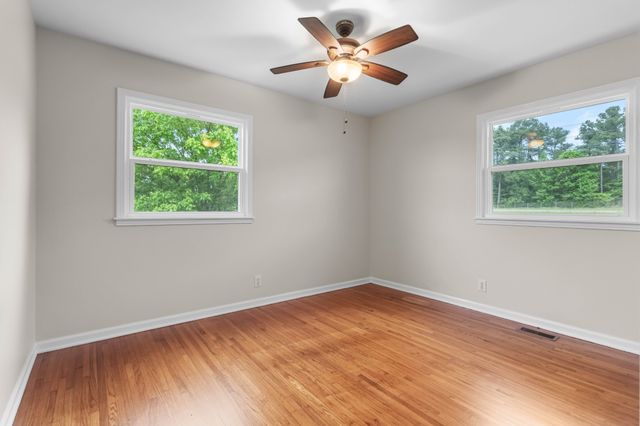 3070 Dover Rd, Woodlawn, TN 37191