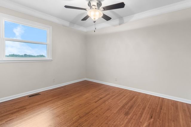 3070 Dover Rd, Woodlawn, TN 37191