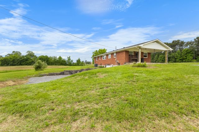 3070 Dover Rd, Woodlawn, TN 37191