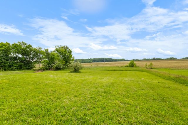 3070 Dover Rd, Woodlawn, TN 37191