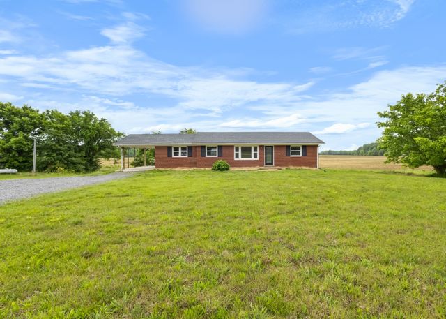 3070 Dover Rd, Woodlawn, TN 37191