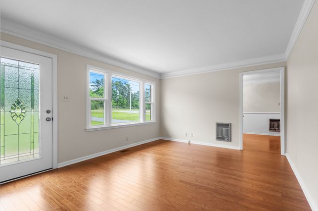 3070 Dover Rd, Woodlawn, TN 37191