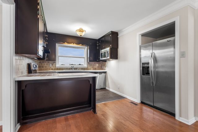 3070 Dover Rd, Woodlawn, TN 37191