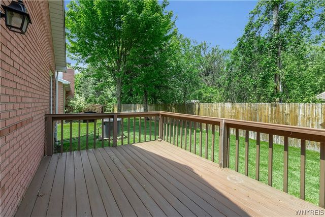 14 Woodpointe, Amherst, NY 14221