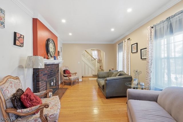 528 Wyndham Rd, Teaneck Twp., NJ 07666