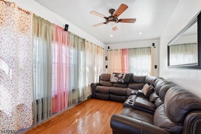 528 Wyndham Rd, Teaneck Twp., NJ 07666