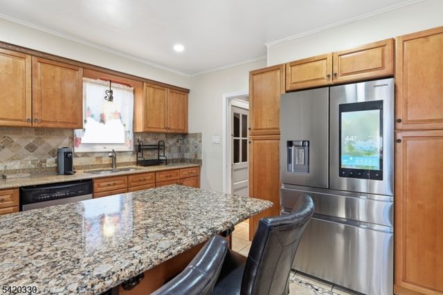 528 Wyndham Rd, Teaneck Twp., NJ 07666