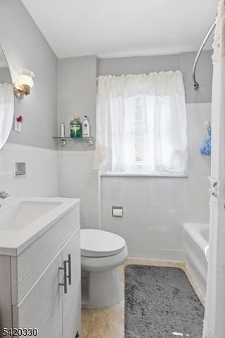 528 Wyndham Rd, Teaneck Twp., NJ 07666