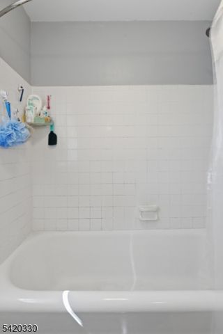 528 Wyndham Rd, Teaneck Twp., NJ 07666