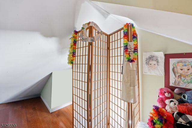 528 Wyndham Rd, Teaneck Twp., NJ 07666