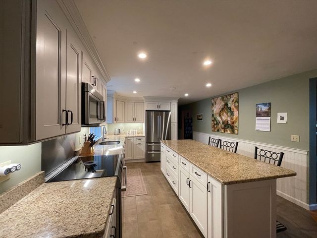450 Lancaster Ave, Lunenburg, MA 01431