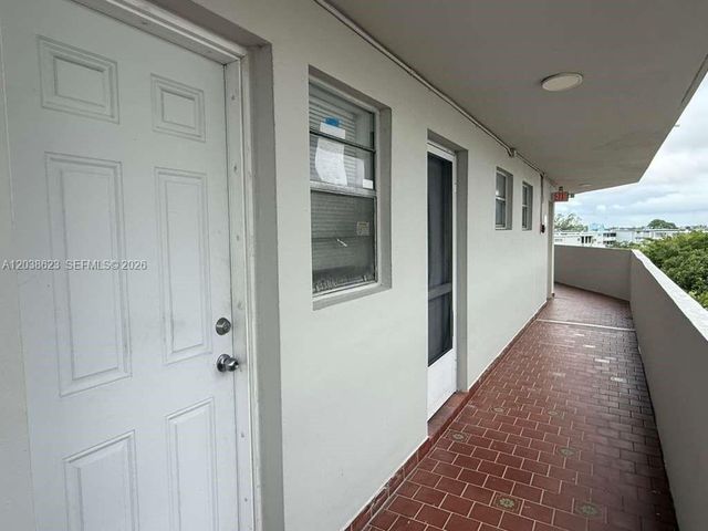 1750 NE 191st St 508-2, Miami, FL 33179