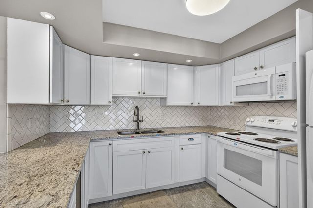 105 Greenbrier C, West Palm Beach, FL 33417