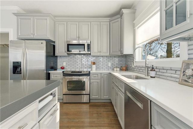 16942 E Heather Lane, Loch Lloyd, MO 64012