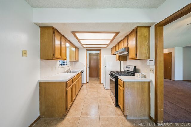 1508 S 138 East Avenue, Tulsa, OK 74108