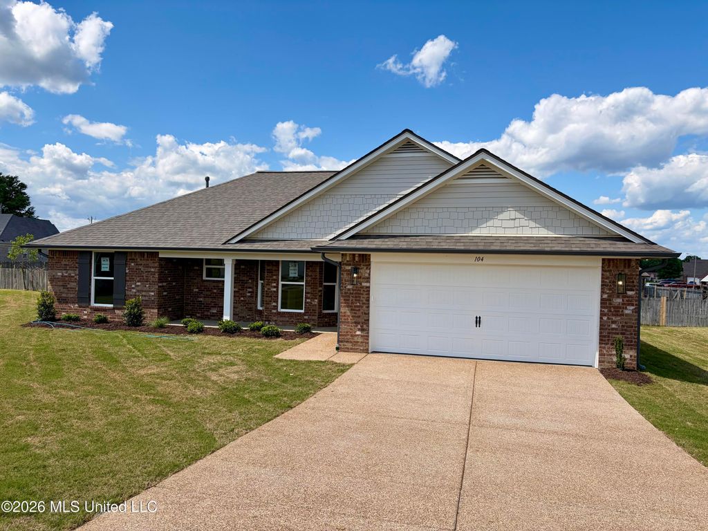 104 Red Bird Cove, Senatobia, MS 38668 — exterior